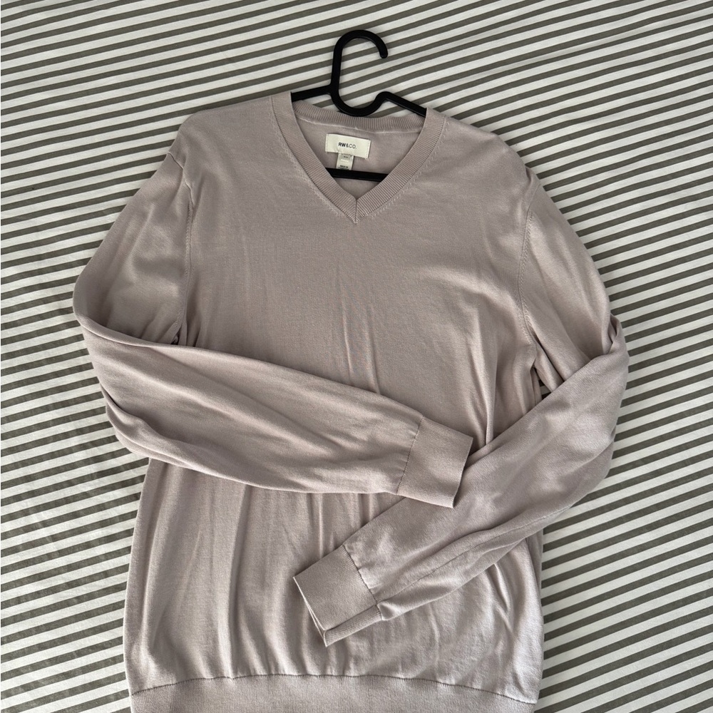 RW&CO. Men's V-Neck Sweater in Soft Taupe